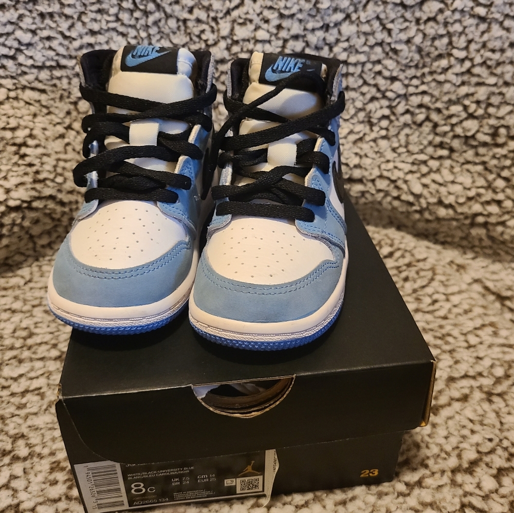 **SOLD**Jordan 1 Retro High OG university blue